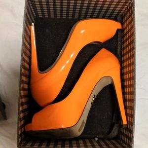 COPY -  Truth by Madonna size 8.5